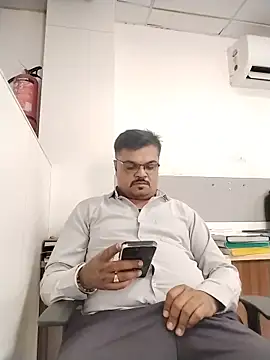 Desi Londa 143 online show from June 5, 2026, 7:03 am