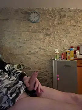 yann2392 online show from April 7, 2026, 4:29 pm