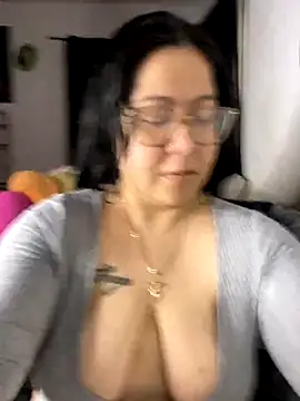 MsConejitaa online show from November 10, 2025, 1:32 pm