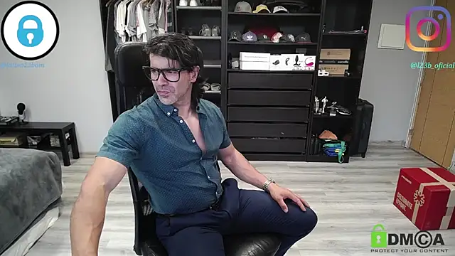 samricci21 online show from April 7, 2026, 8:31 pm