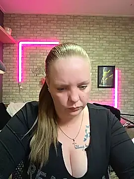 Snapshot of Melissa1994- chatting on May 14, 2026, 5:42 pm Melissa1994- online show from May 14, 2026, 5:42 pm
