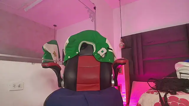 arletmss online show from March 1, 2025, 12:01 pm