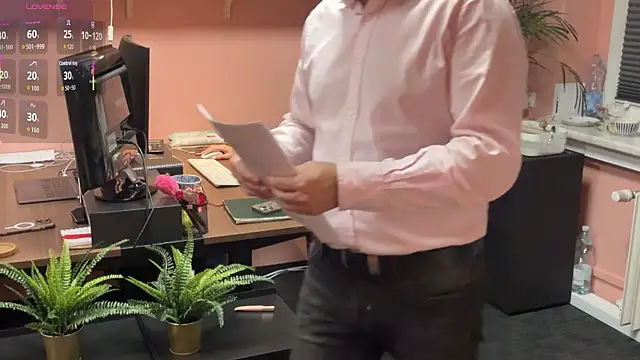 legsLONG online show from October 25, 2025, 4:31 am