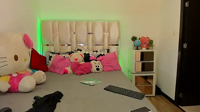 Snapshot of viioolleettaa chatting on December 7, 2024, 9:06 am viioolleettaa online show from December 7, 2024, 9:06 am