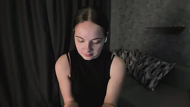 KristinaLoison online show from April 22, 2026, 4:41 pm