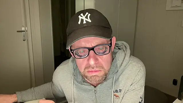 FABIOGLASSES online show from September 26, 2025, 9:08 pm