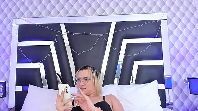 Snapshot of katya_kozlov chatting on March 16, 2025, 6:09 am katya kozlov online show from March 16, 2025, 6:09 am