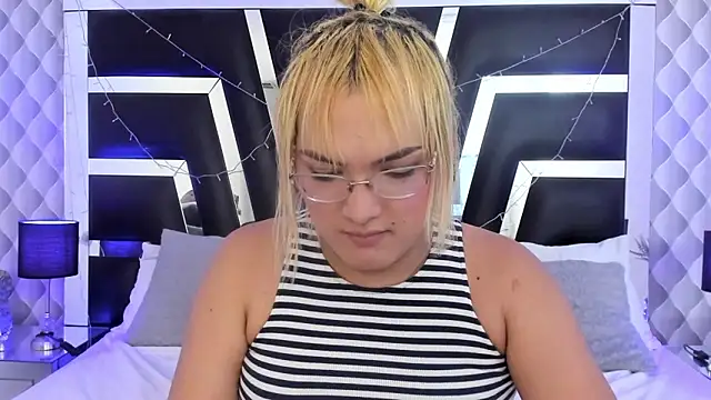 katya kozlov online show from November 17, 2025, 4:40 am