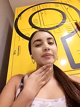 aisha es online show from March 18, 2025, 5:10 pm