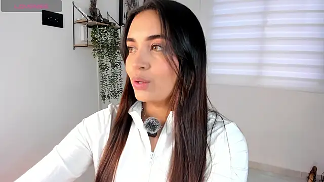 Snapshot of aisha_es chatting on May 19, 2026, 9:10 pm aisha es online show from May 19, 2026, 9:10 pm