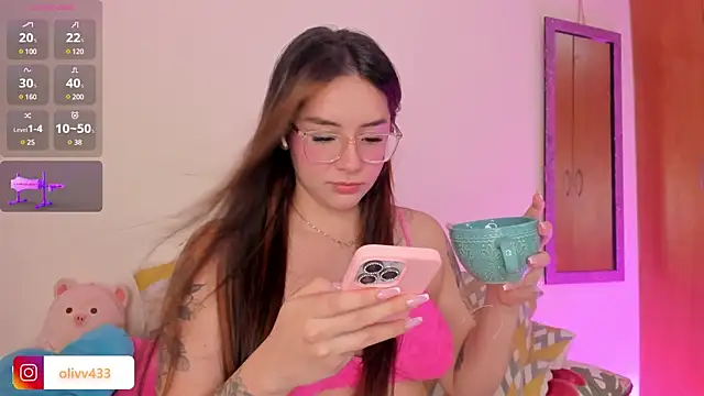 olivia  s online show from March 23, 2025, 3:10 am