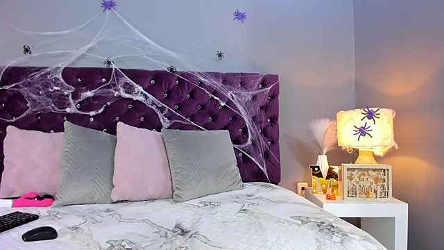 MauraGray online show from October 29, 2025, 8:43 pm