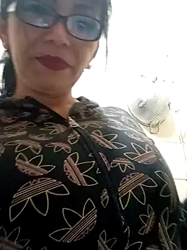 kelly dirty  online show from February 12, 2026, 3:56 am