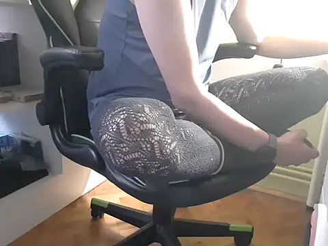 feathersify online show from November 18, 2025, 6:51 am