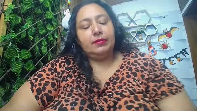 TistMature online show from November 5, 2025, 1:11 pm