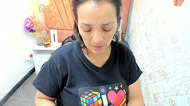 MarilynMiilf  online show from December 5, 2025, 7:39 am