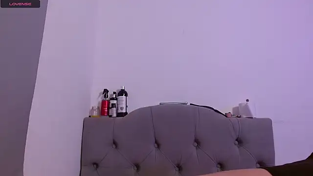 Red-moon1 online show from February 18, 2025, 2:38 pm