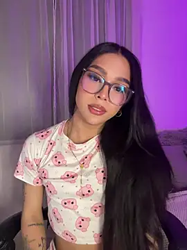 Samantha Bernardo online show from April 19, 2026, 5:18 am