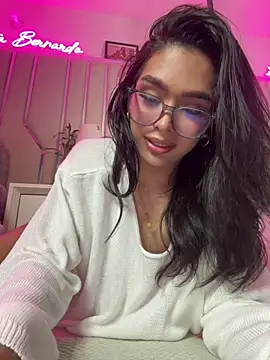 Samantha Bernardo online show from June 12, 2026, 4:44 am
