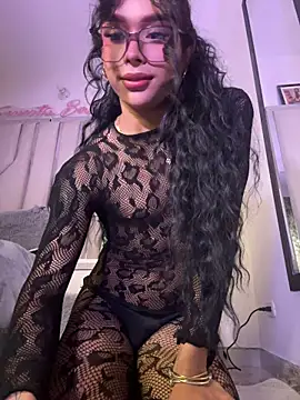 Samantha Bernardo online show from June 14, 2026, 5:20 am