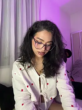 Samantha Bernardo online show from June 25, 2026, 4:34 am