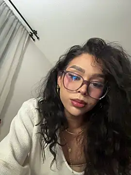 Samantha Bernardo online show from July 29, 2026, 5:05 am