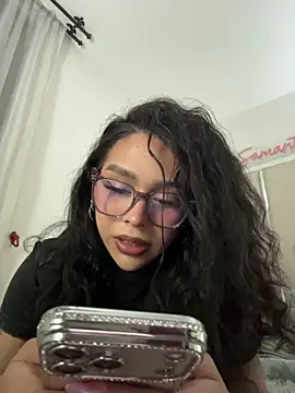 Samantha Bernardo online show from July 31, 2026, 4:45 am