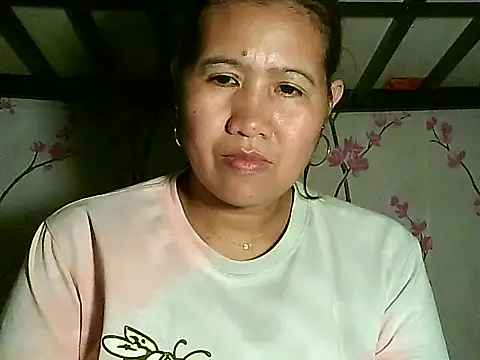 Snapshot of sweet_smile4u chatting on November 14, 2025, 5:28 am sweet smile4u online show from November 14, 2025, 5:28 am