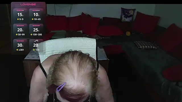 HeisseomaOriginal online show from November 18, 2025, 8:08 am