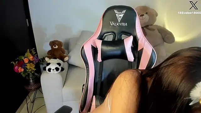 eval lee18 online show from January 31, 2025, 5:09 am