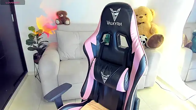 eval lee18 online show from October 6, 2025, 3:15 am