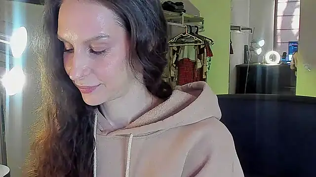 Mila Anders online show from April 14, 2026, 4:51 am