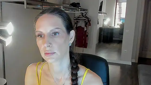 Mila Anders online show from April 20, 2026, 5:10 am