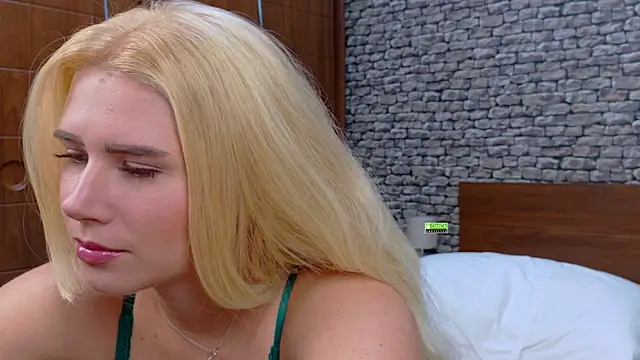 CuteBlondeMe online show from December 5, 2025, 2:03 pm