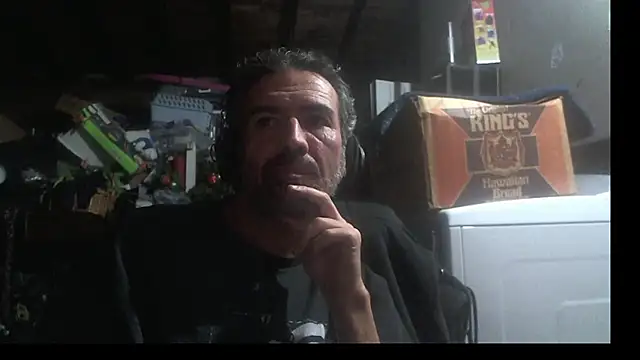 Snapshot of Anarchy_Burger chatting on June 6, 2026, 3:11 am Anarchy Burger online show from June 6, 2026, 3:11 am