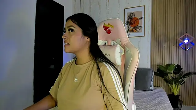 CameronCollins  online show from November 10, 2025, 8:41 pm