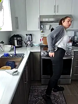 Ellie-L-Elizabeth online show from December 13, 2024, 4:16 pm