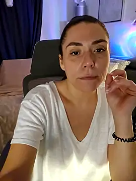 Ellie-L-Elizabeth online show from February 11, 2025, 10:50 pm