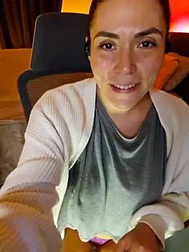 Ellie-L-Elizabeth online show from February 25, 2025, 1:20 am