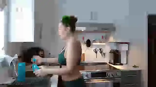 Ellie-L-Elizabeth online show from March 17, 2025, 3:18 pm