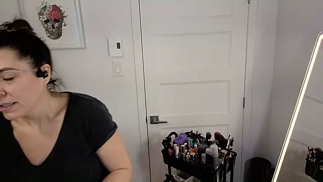 Ellie-L-Elizabeth online show from December 4, 2025, 3:10 pm