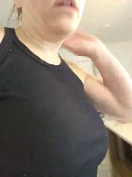 Snapshot of Ellie-L-Elizabeth chatting on July 5, 2026, 2:57 pm Ellie-L-Elizabeth online show from July 5, 2026, 2:57 pm