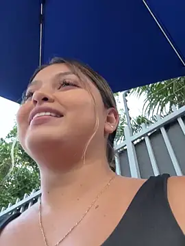 lunablossom  online show from January 15, 2025, 10:57 pm