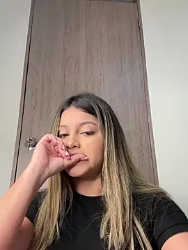 lunablossom  online show from January 20, 2025, 3:26 am