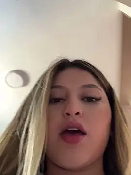 lunablossom  online show from March 16, 2025, 3:39 pm