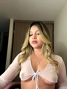 lunablossom  online show from September 24, 2025, 11:52 pm