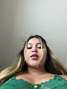 lunablossom  online show from November 14, 2025, 9:13 pm