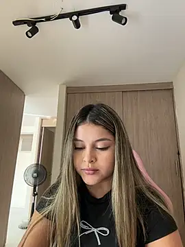 lunablossom  online show from March 4, 2026, 8:59 pm