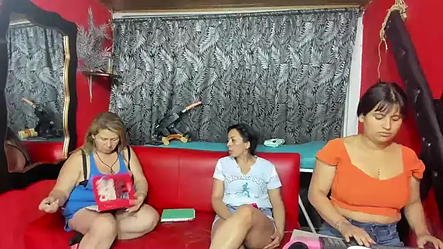 lesbiancuple online show from January 17, 2025, 1:25 am