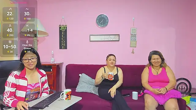 lesbiancuple online show from October 8, 2025, 12:25 pm